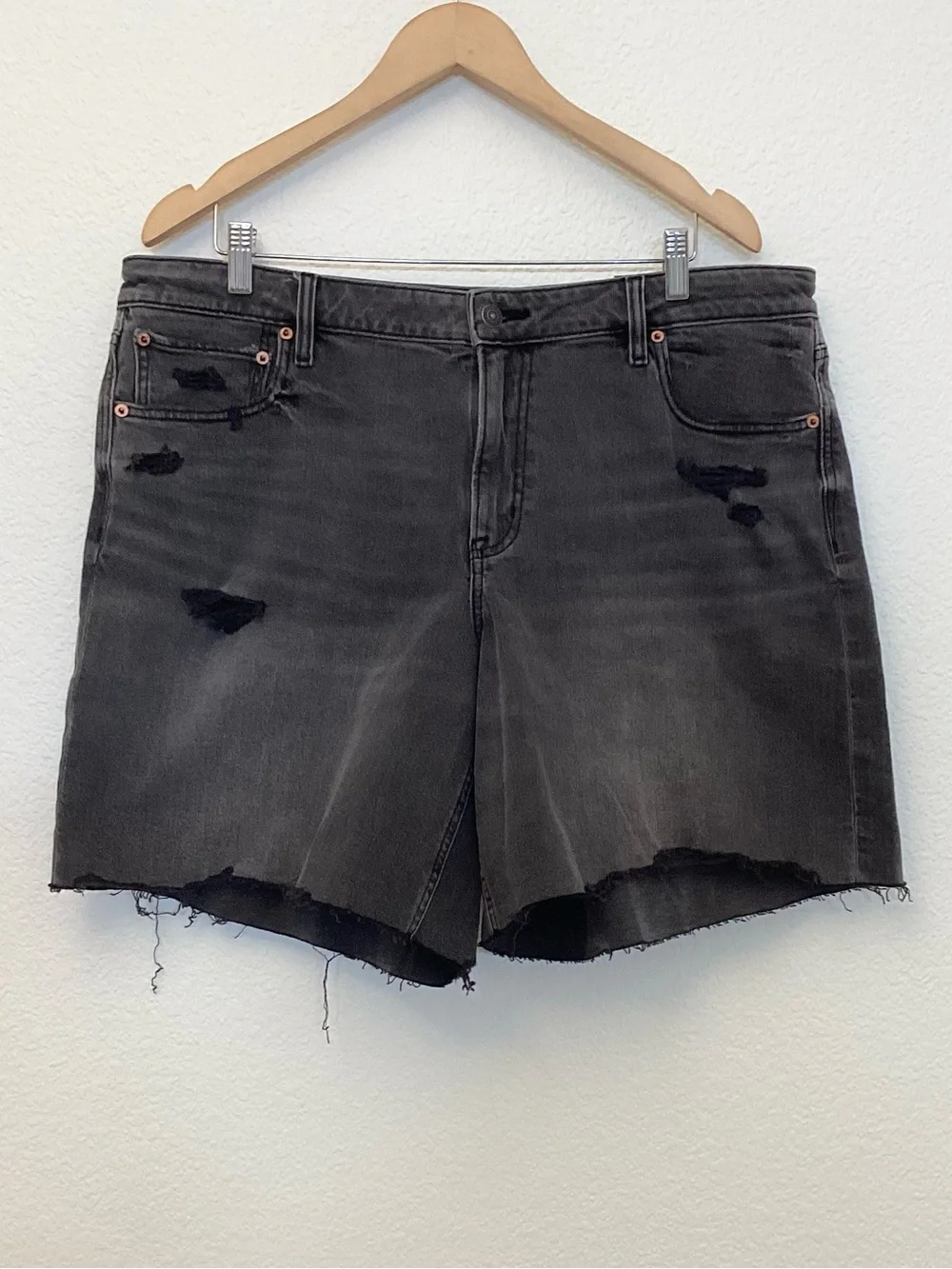 American Eagle 16 NWT Baggy Denim 8” Jort Women’s Faded Black Stretch 2025